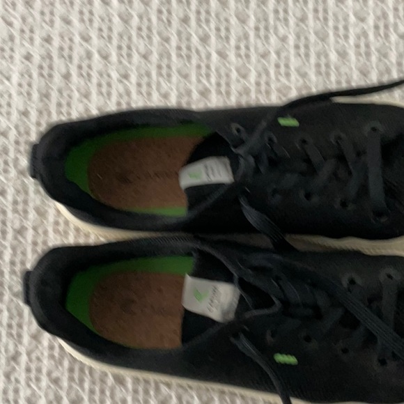 Cariuma IBI Sneakers - Picture 2 of 4